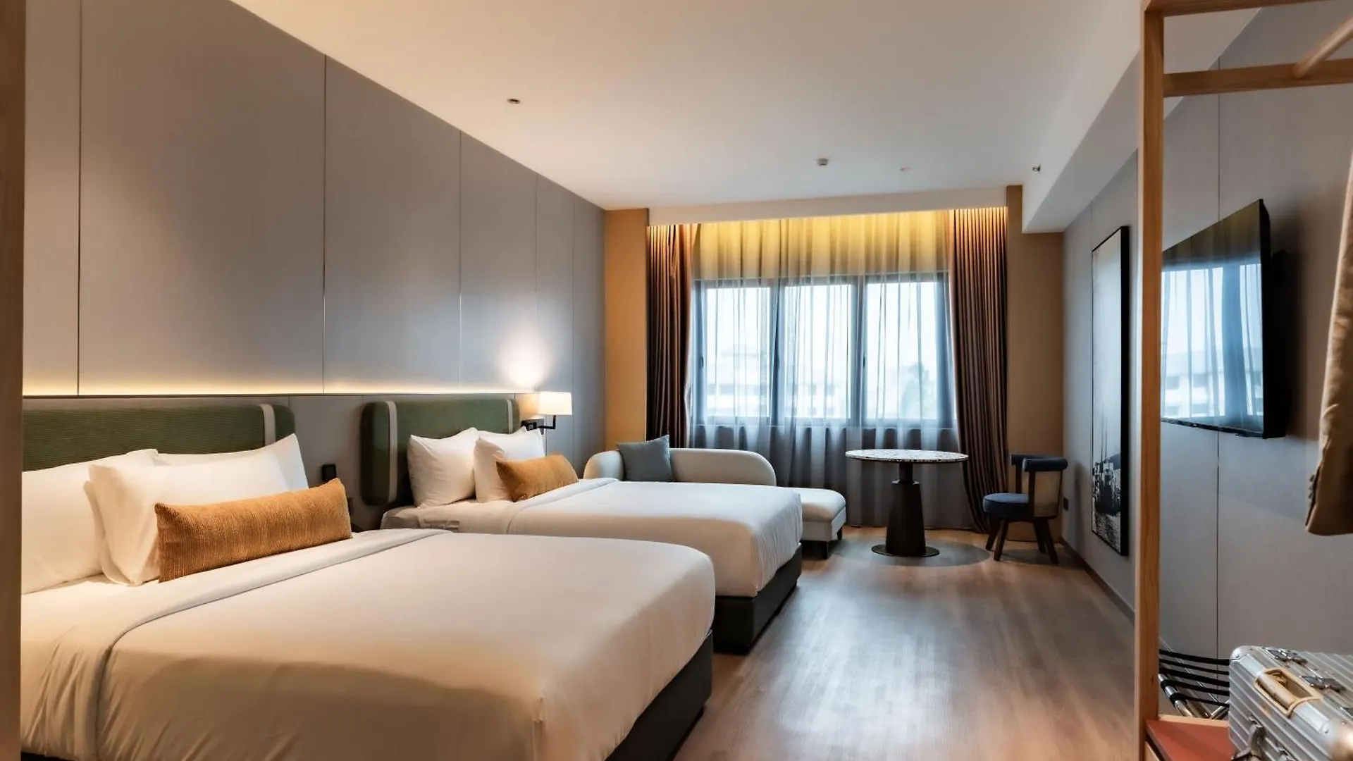 Breakx Hotel Penang Jelutong
