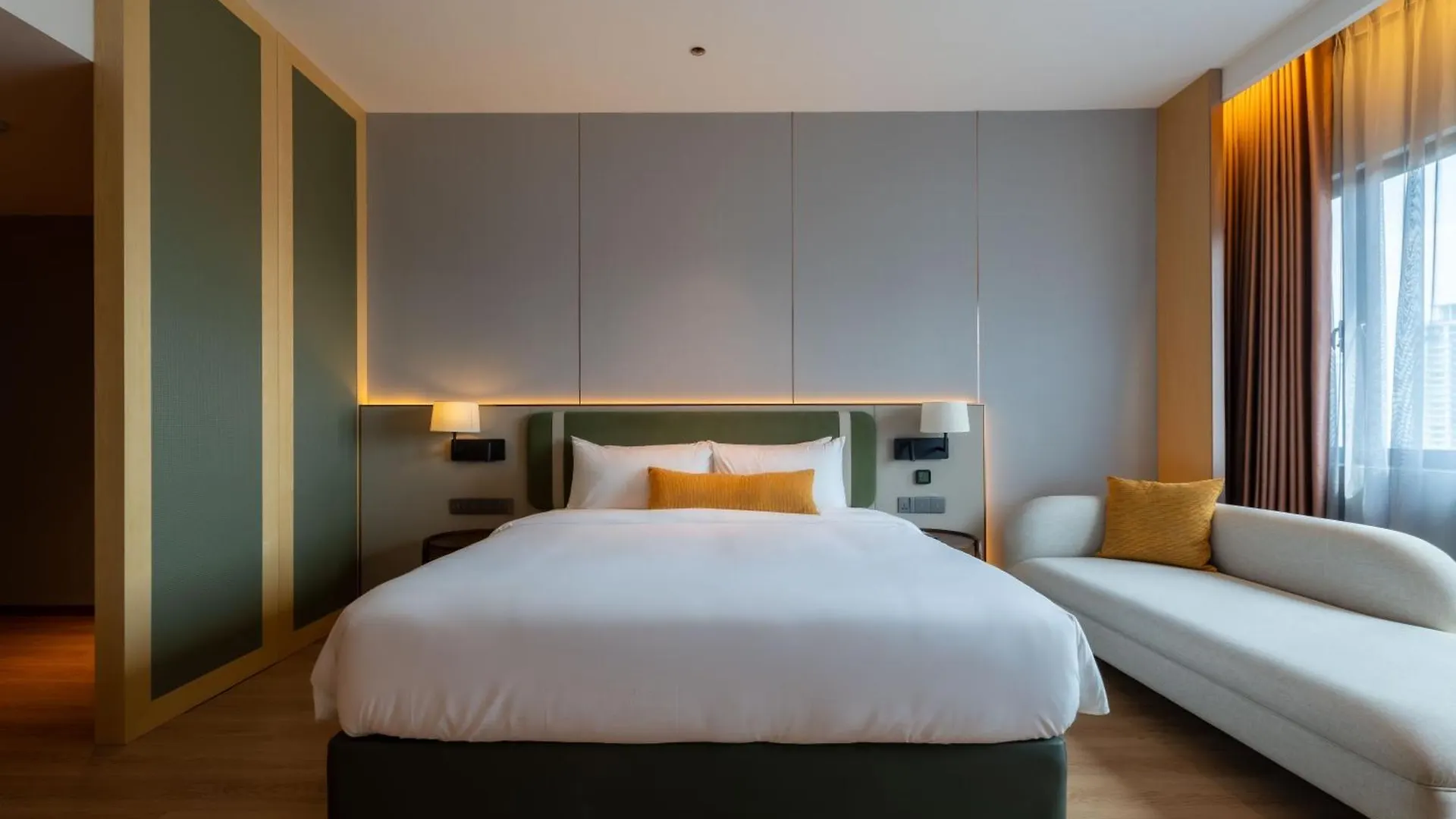 Breakx Hotel Penang Jelutong
