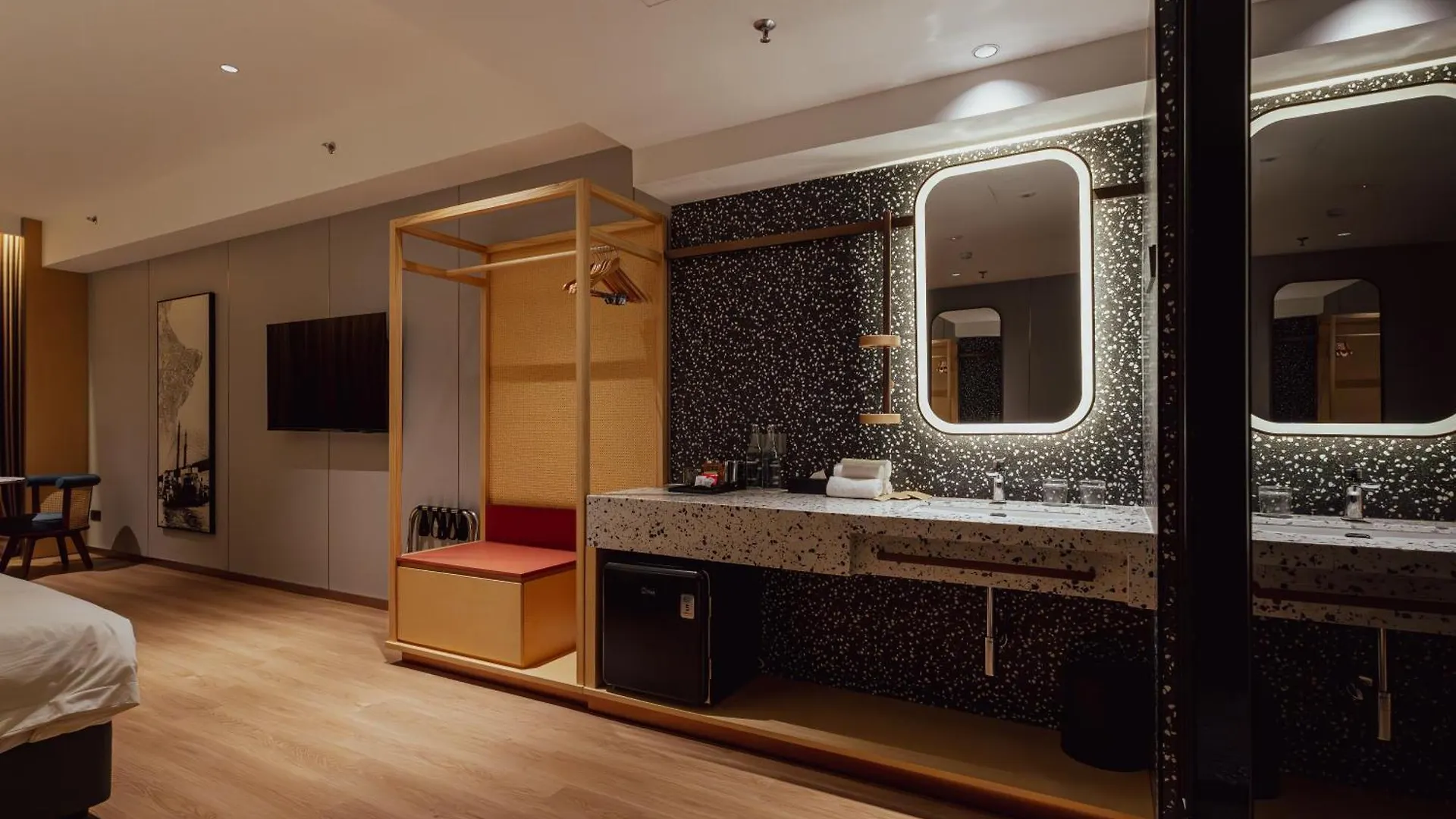 Breakx Hotel Penang Jelutong