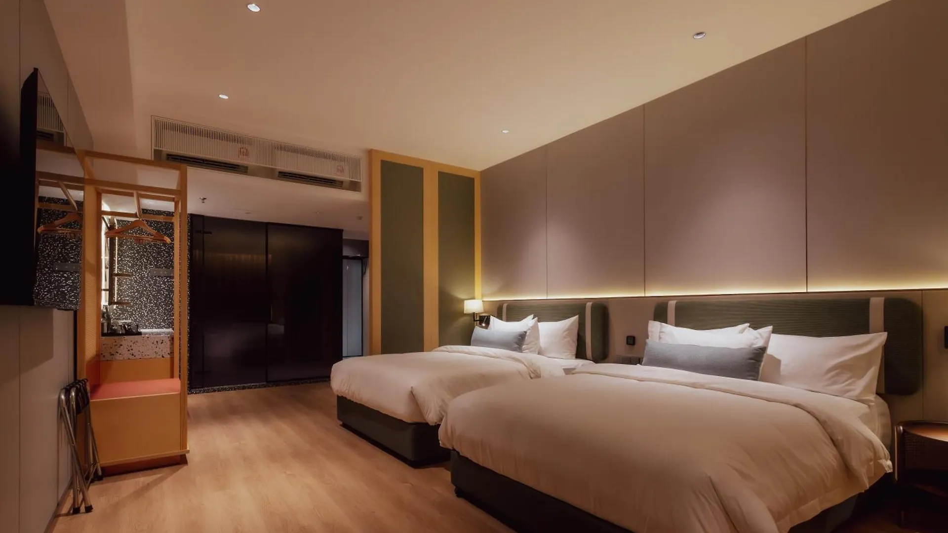 Breakx Hotel Penang Jelutong