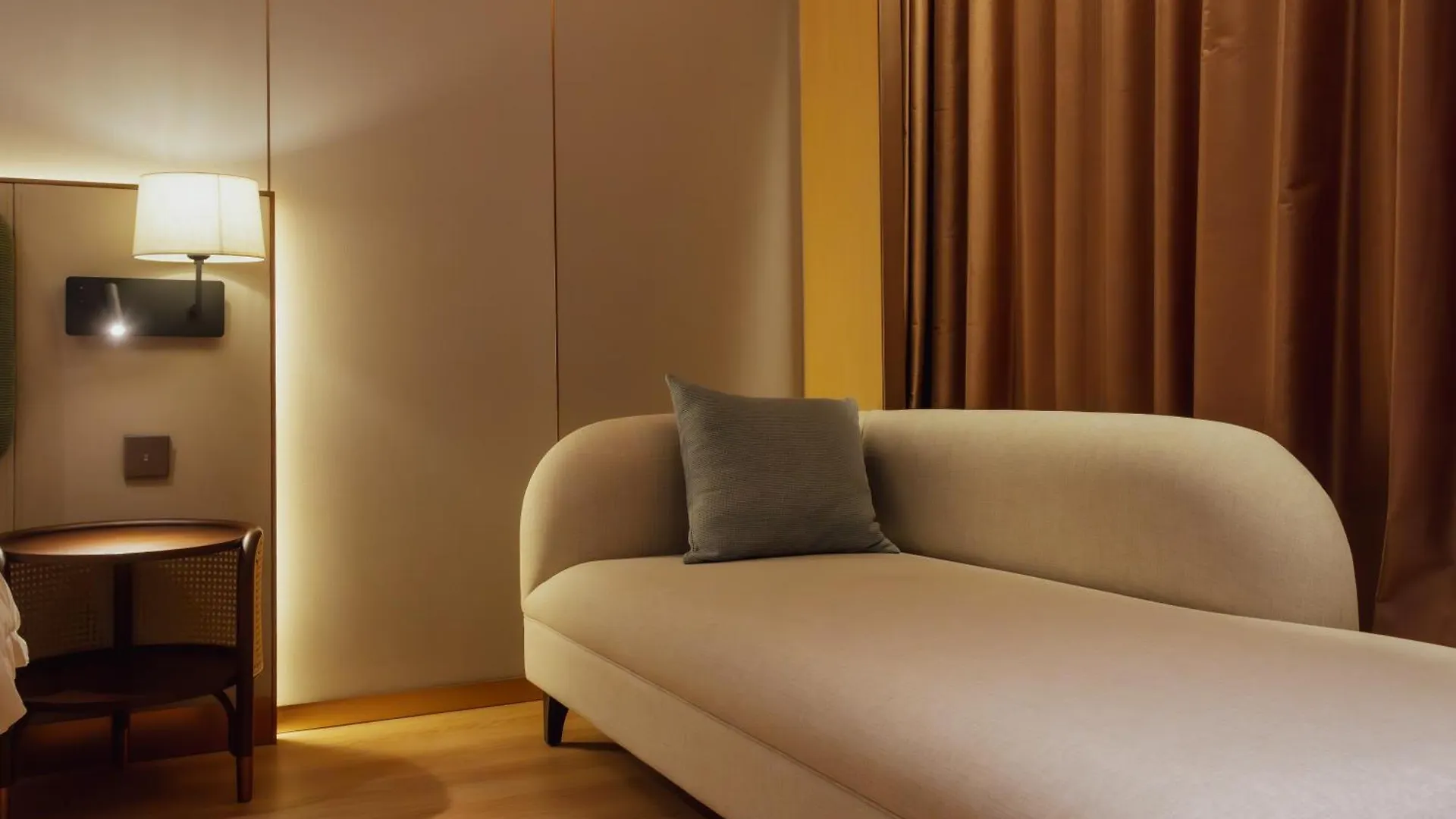 Breakx Hotel Penang Jelutong