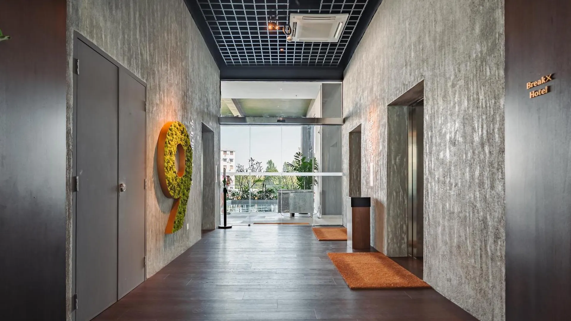 Breakx Hotel Penang Jelutong 4*,